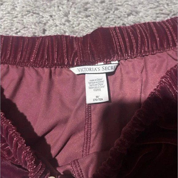 VICTORIA’S SECRET pajama shorts. Size medium - Picture 2 of 4